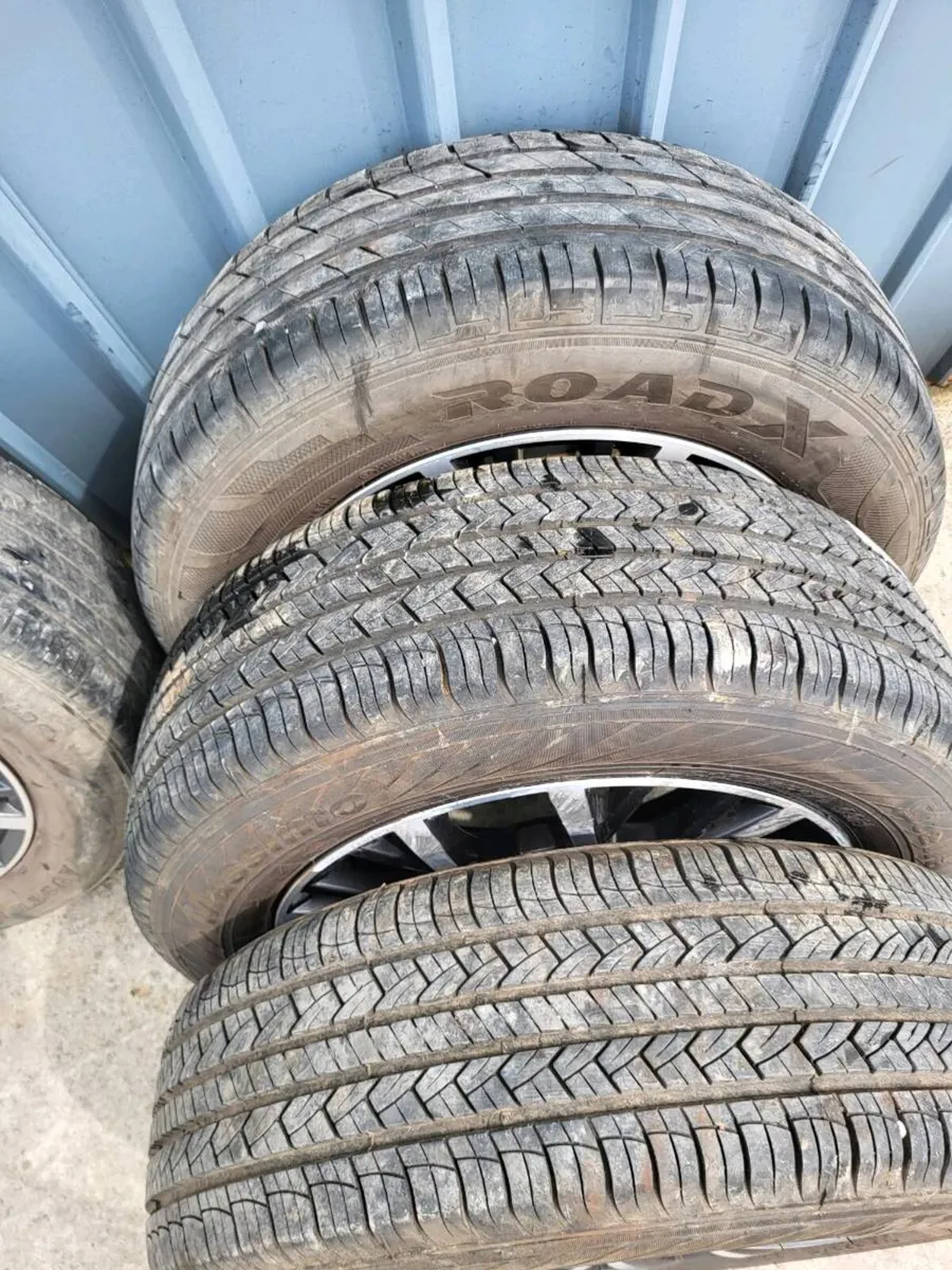 VW Tiguan.alloys - Image 3