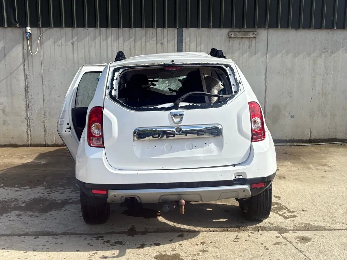 2014 Dacia duster for parts - Image 4