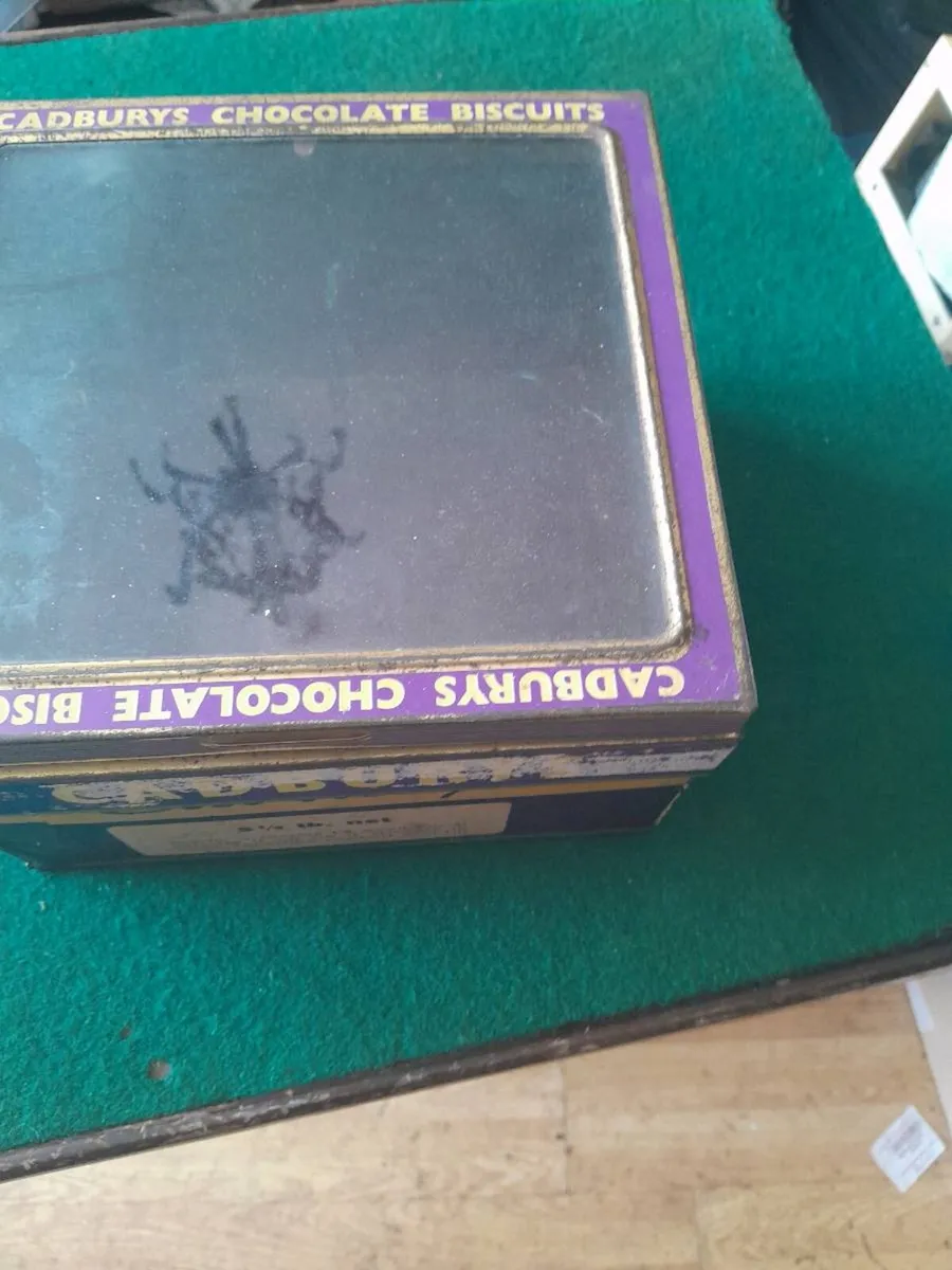 Vintage biscuits tin - Image 2