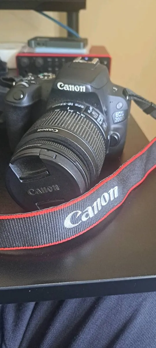 Canon 200d with lens 18-55 and 16gb SandDisk - Image 1