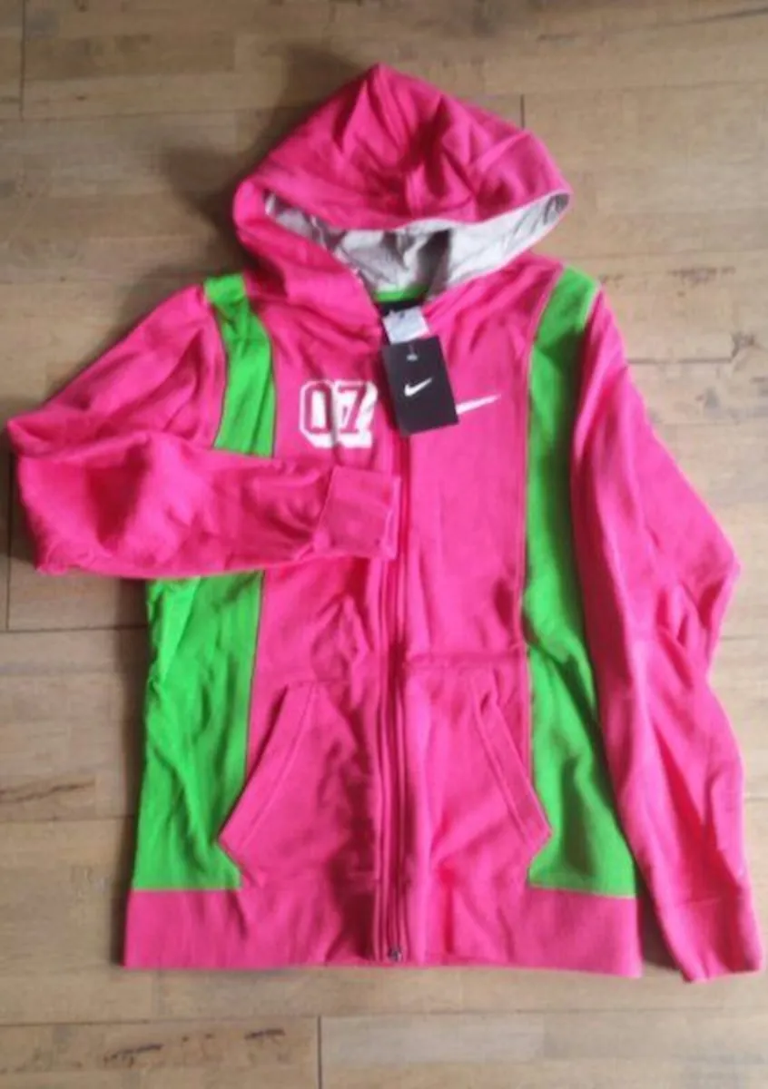 New:   NIKE hoodie age 13 - 15
