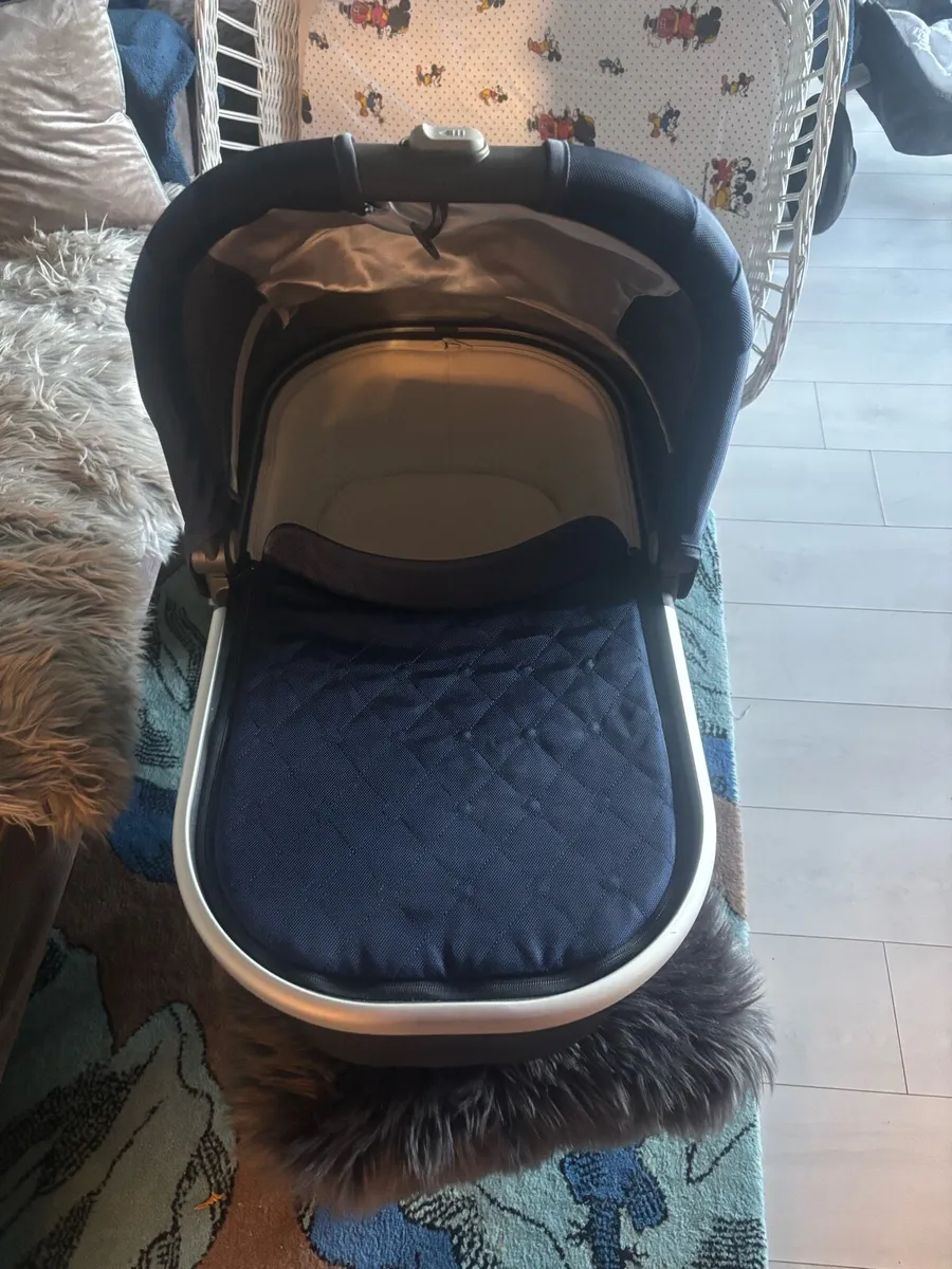 Uppababy vista navy bassinet - Image 1