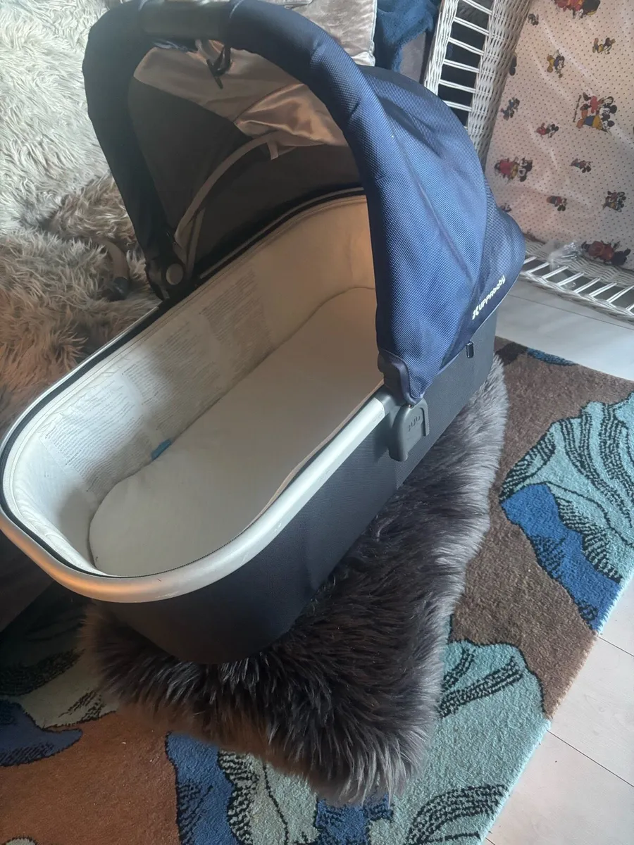 Uppababy vista navy bassinet - Image 2