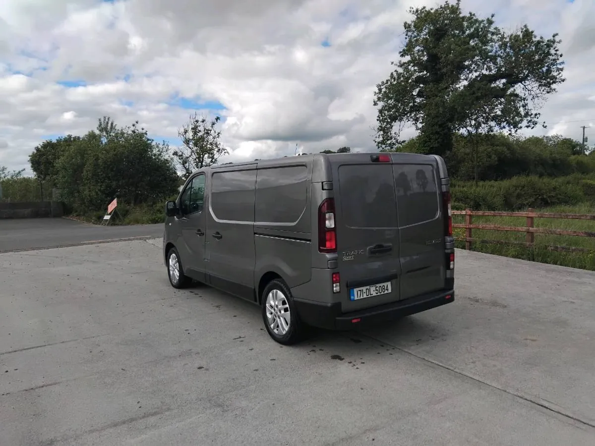 Mint 171 Renault trafic test 10/26 tax 07/26 - Image 4