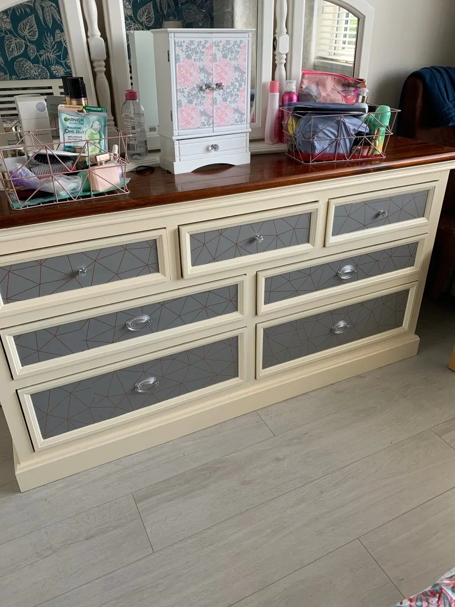 Bedroom furniture - Image 2