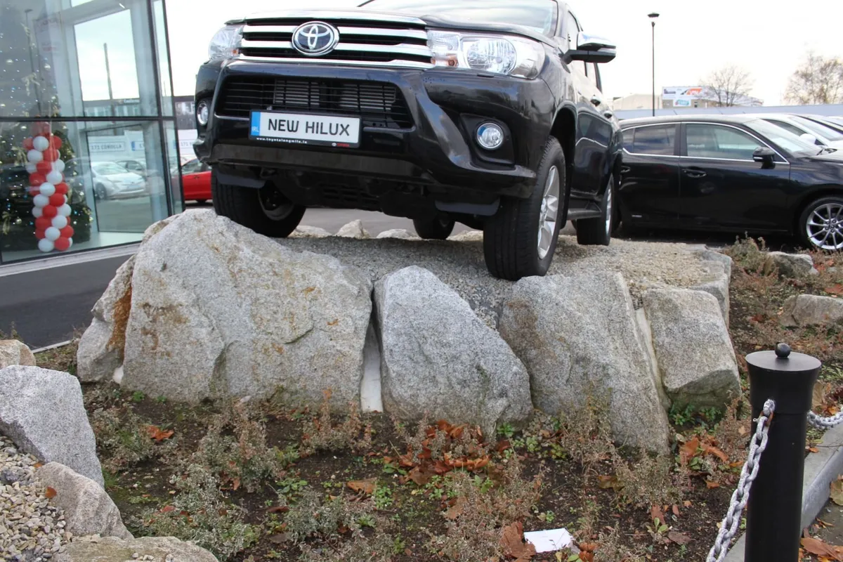 Granite wall building - Image 3