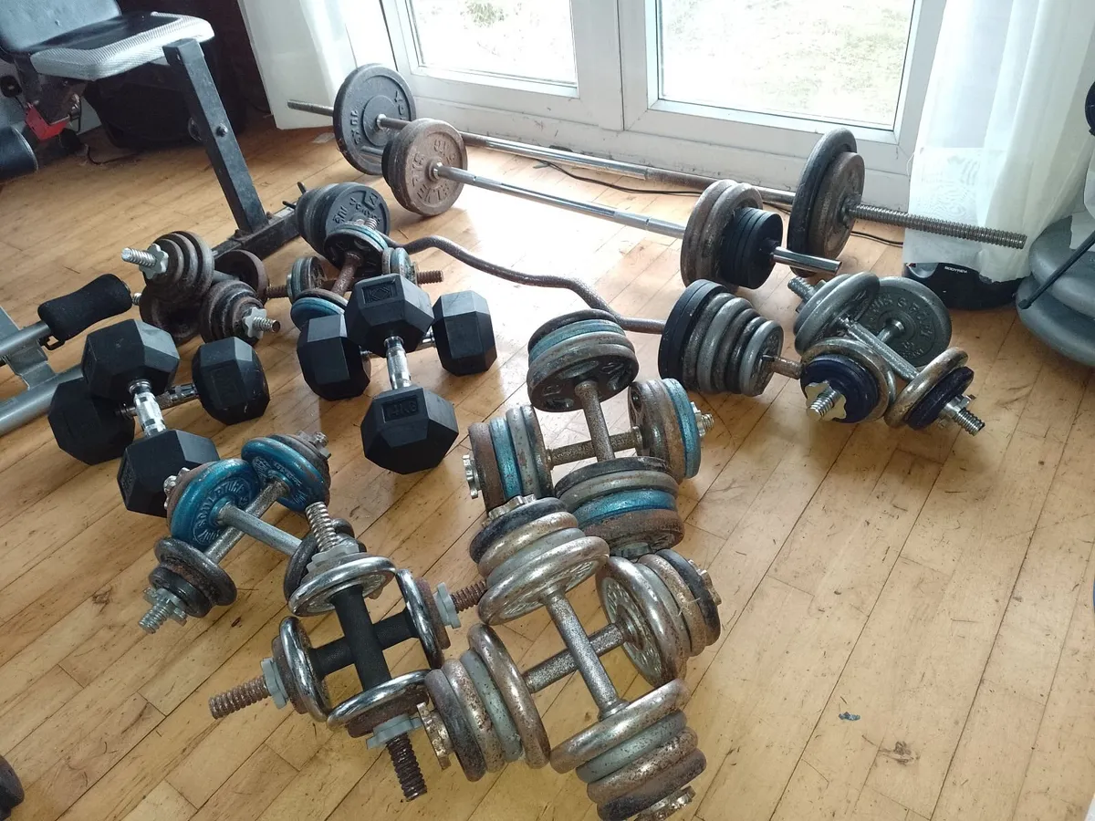 WEIGHTS/BARS/BENCHES. FOR SALE JOB LOT. - Image 1