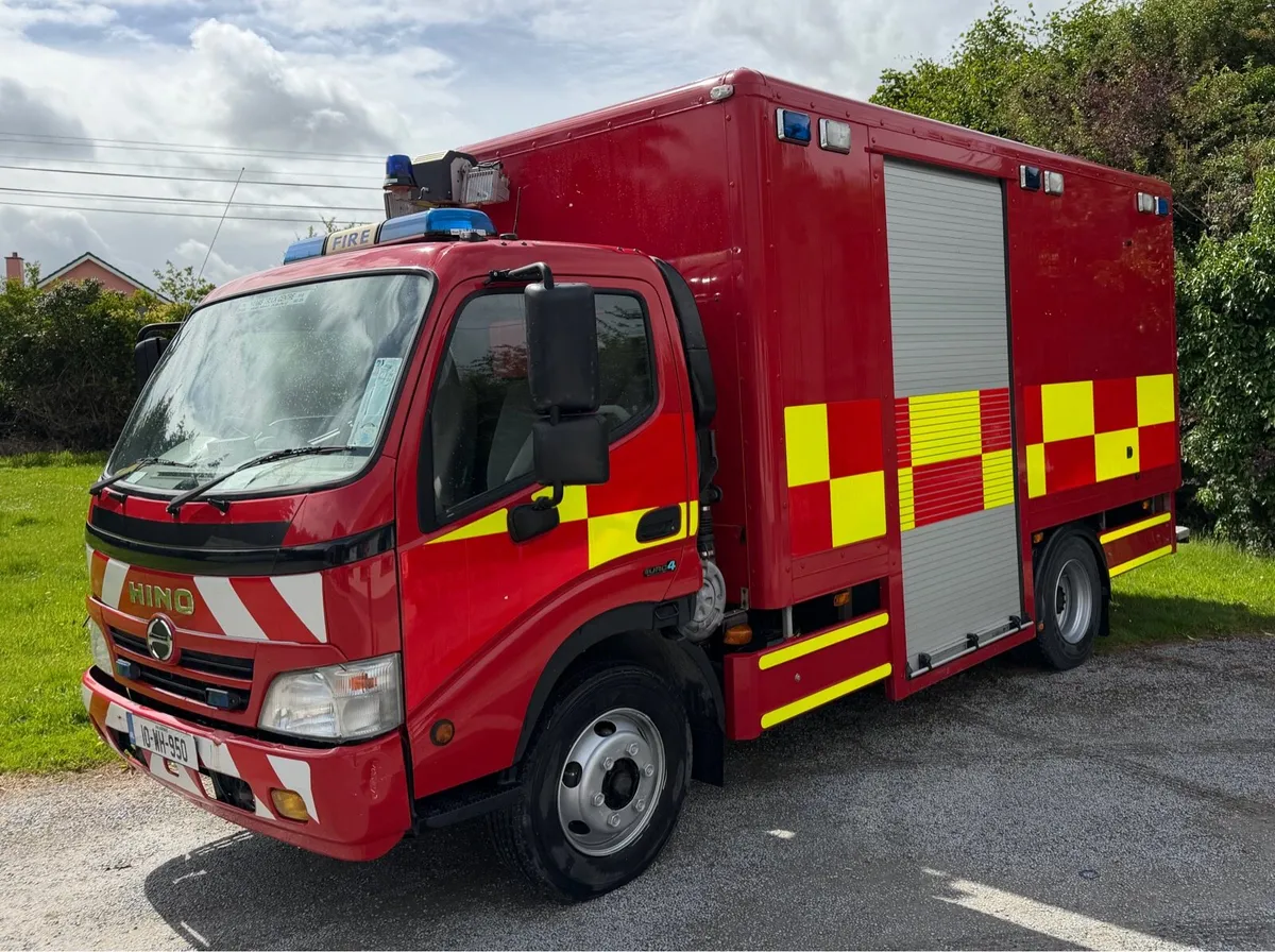 🔥ONLY 8,000 miles🔥 Hino 7.5T truck - Image 2