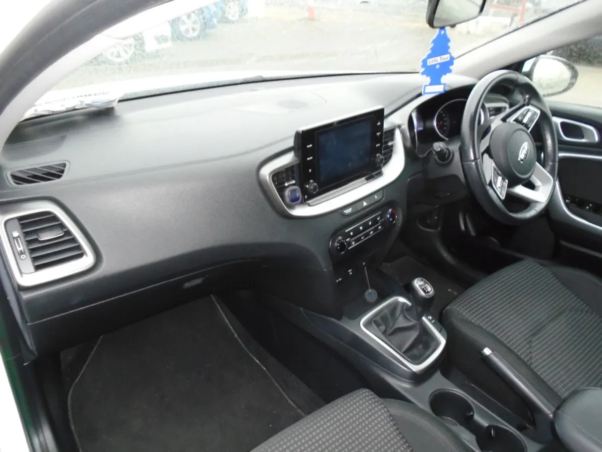 Kia Ceed 1.6 K2 COMMERCIAL 5DR - Image 2