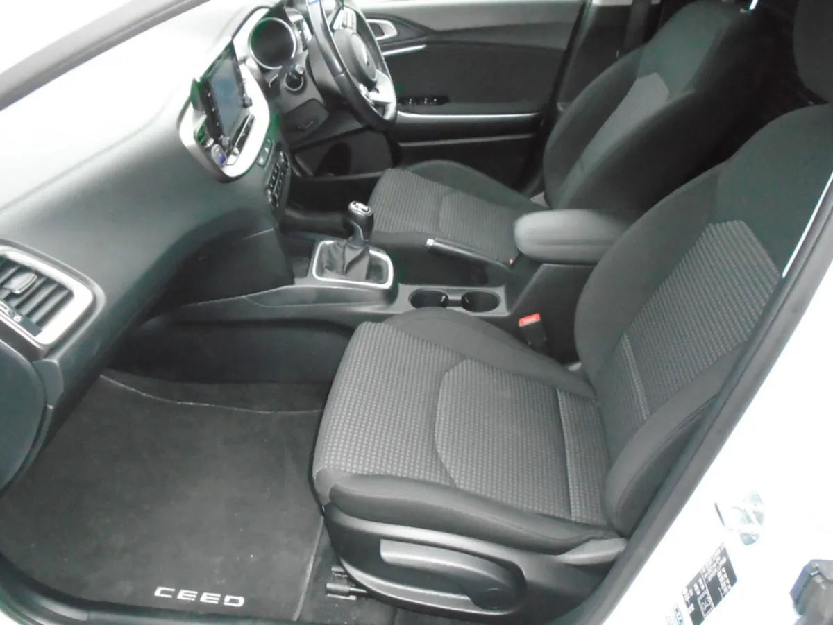Kia Ceed 1.6 K2 COMMERCIAL 5DR - Image 3