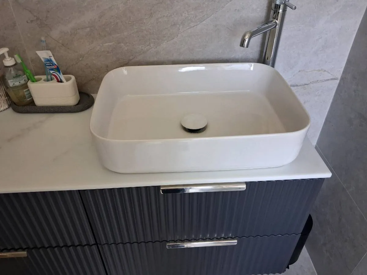 Bathroom sink - Image 2