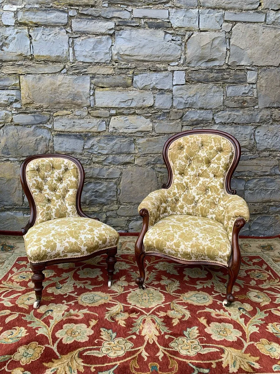 Victorian walnut 3 piece Salon Suite. - Image 3