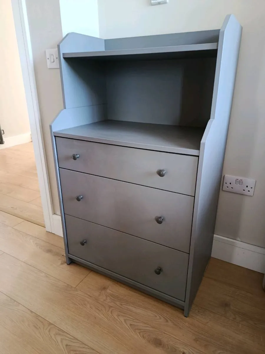 Chest of drawers - Image 1