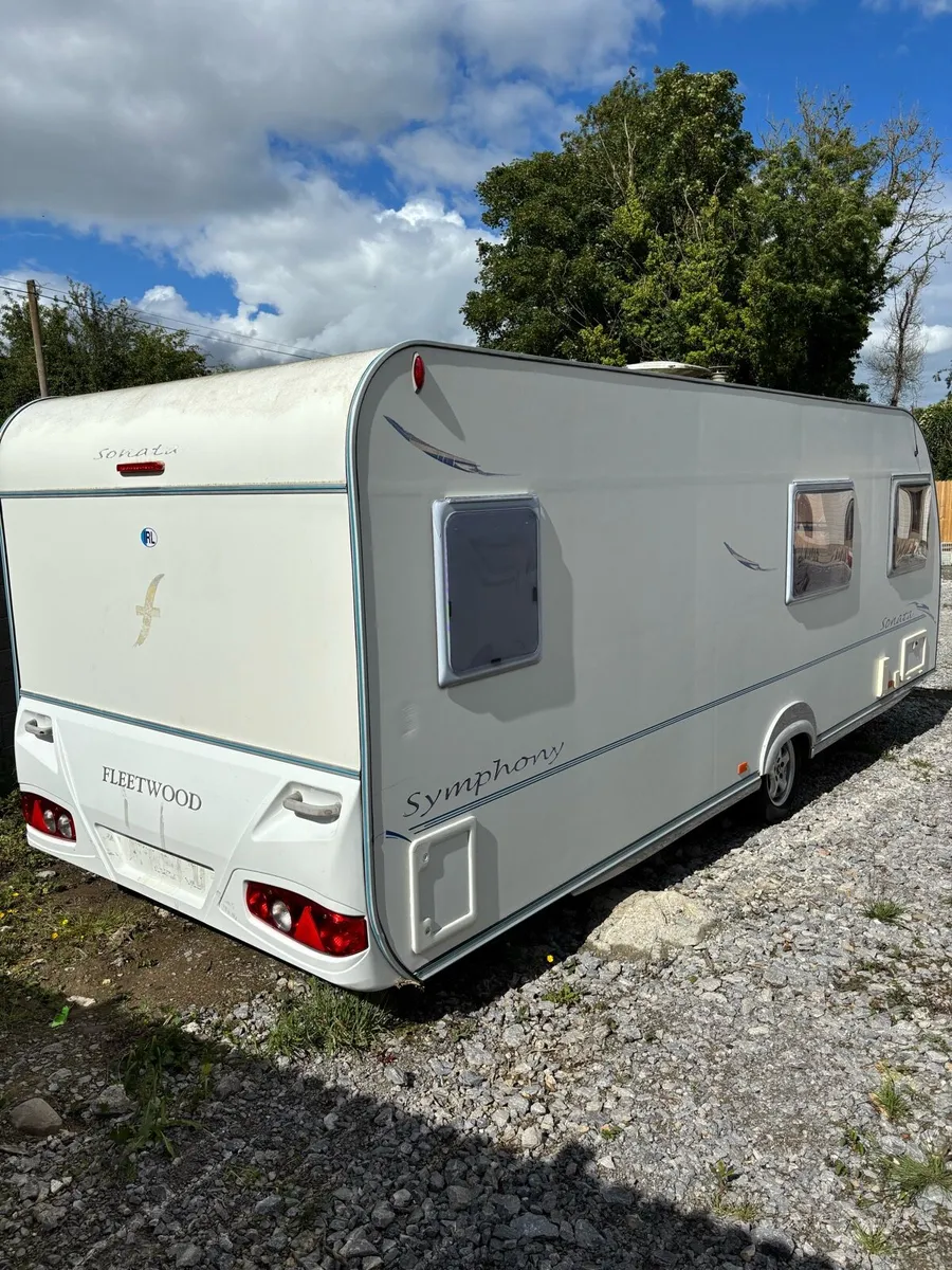 6 BERTH WITH FIXED BED - Image 4