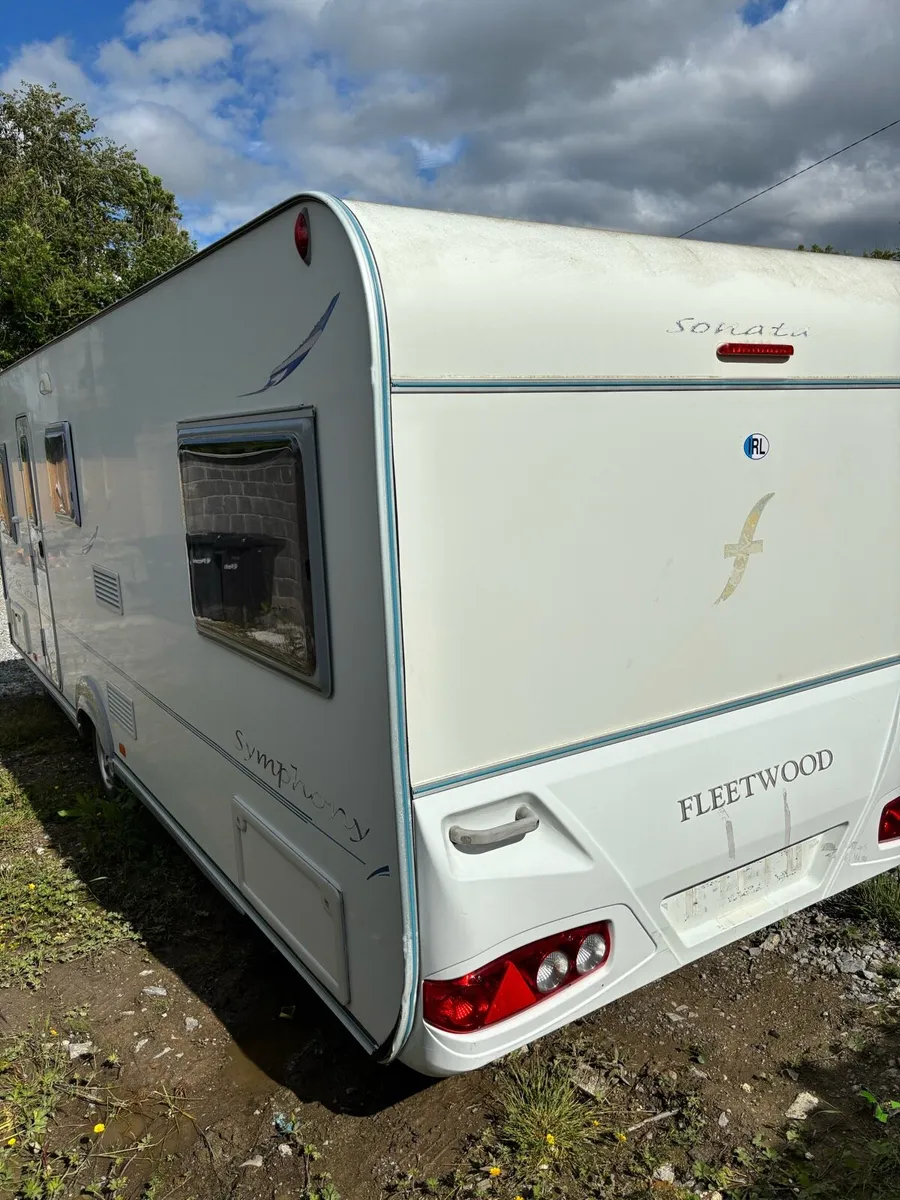 6 BERTH WITH FIXED BED - Image 3