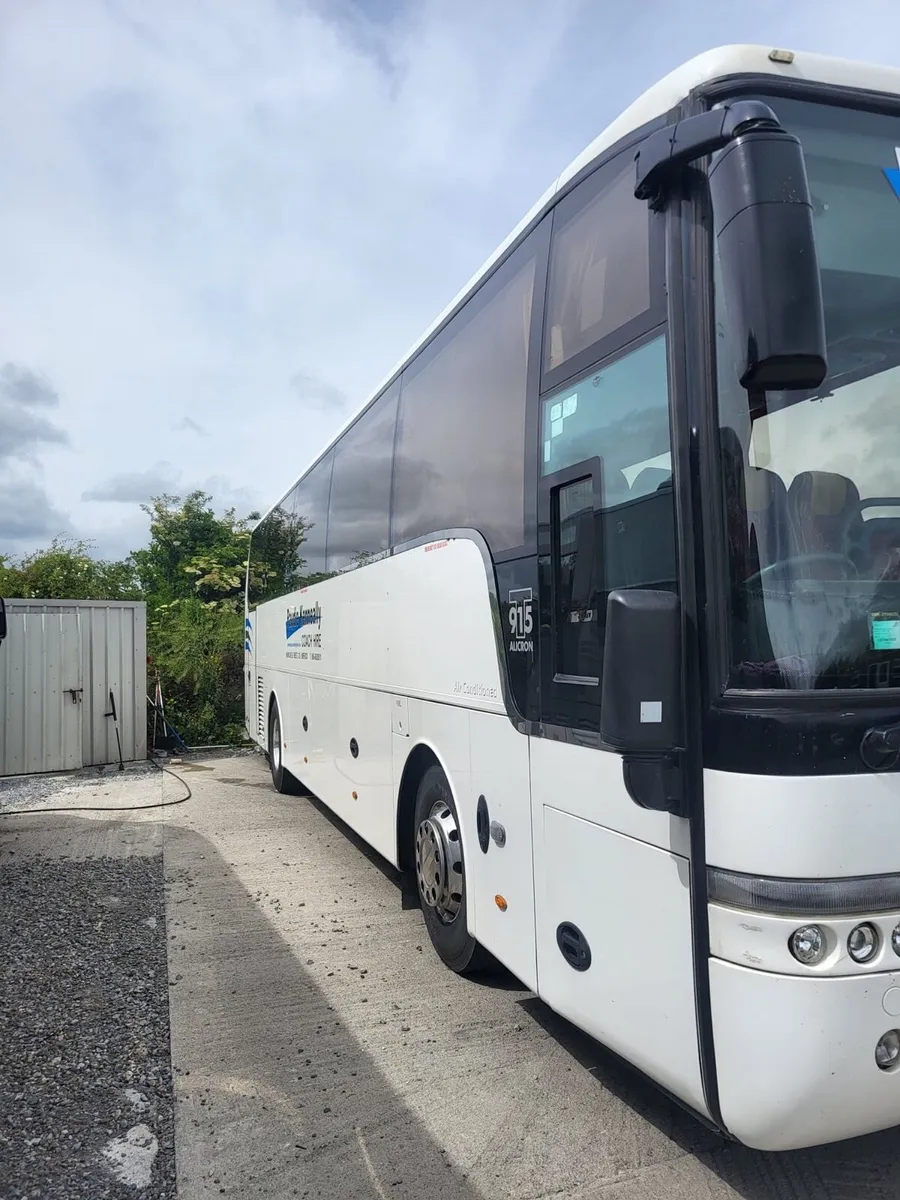 Buses & coaches - Image 2