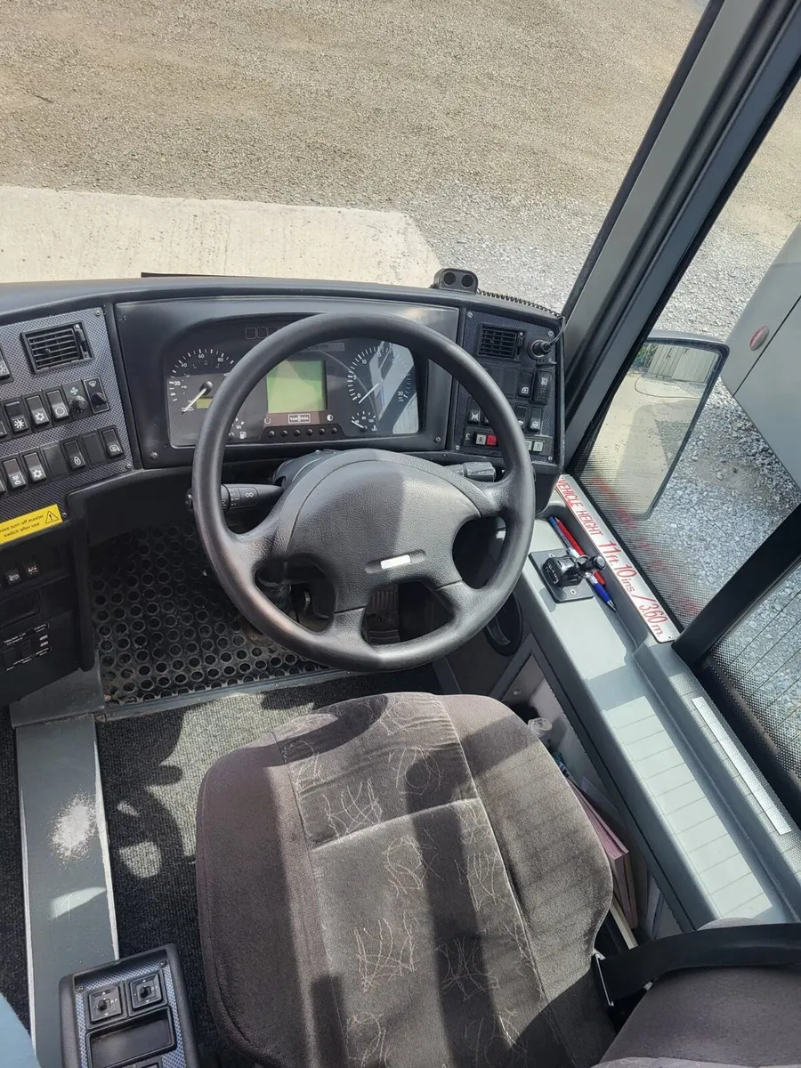 Buses & coaches - Image 4