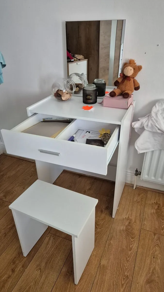 Desk, drawer, shelf and makeup table. - Image 4