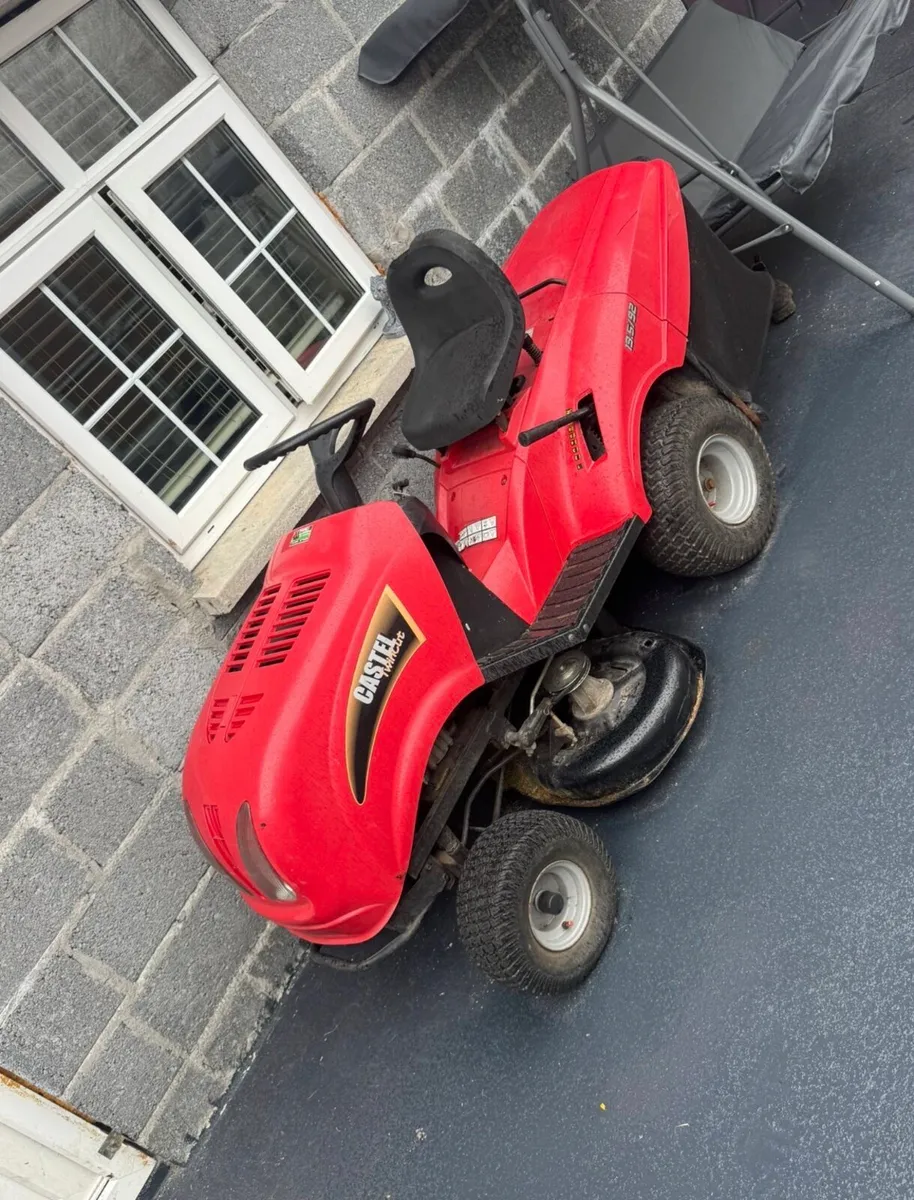 Ride on lawnmower