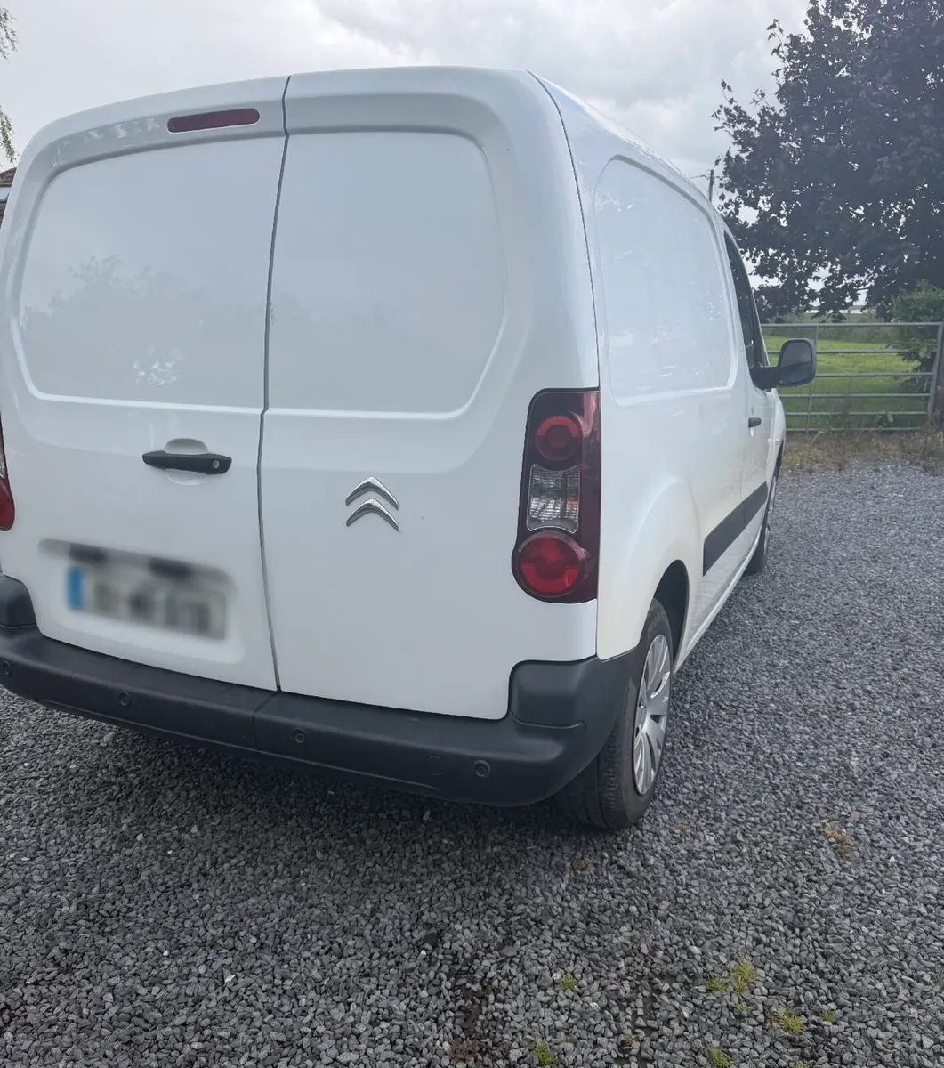 2015 Citreon Berlingo White - Image 2