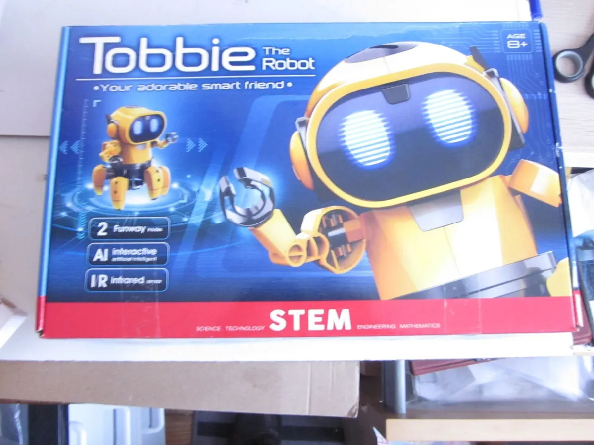 New Tobbie the Robot, Construct - Image 1