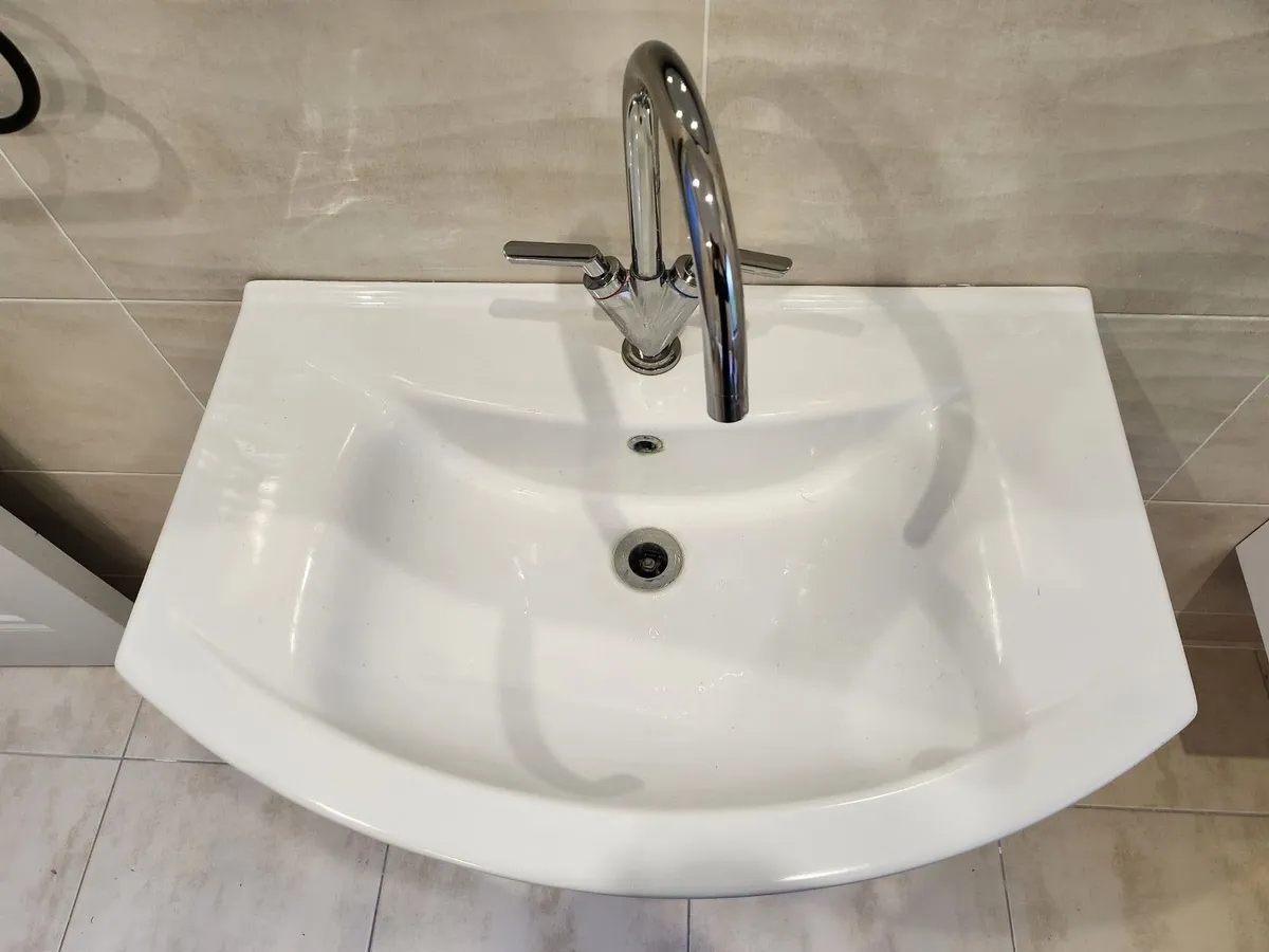 Bathroom sink - Image 3