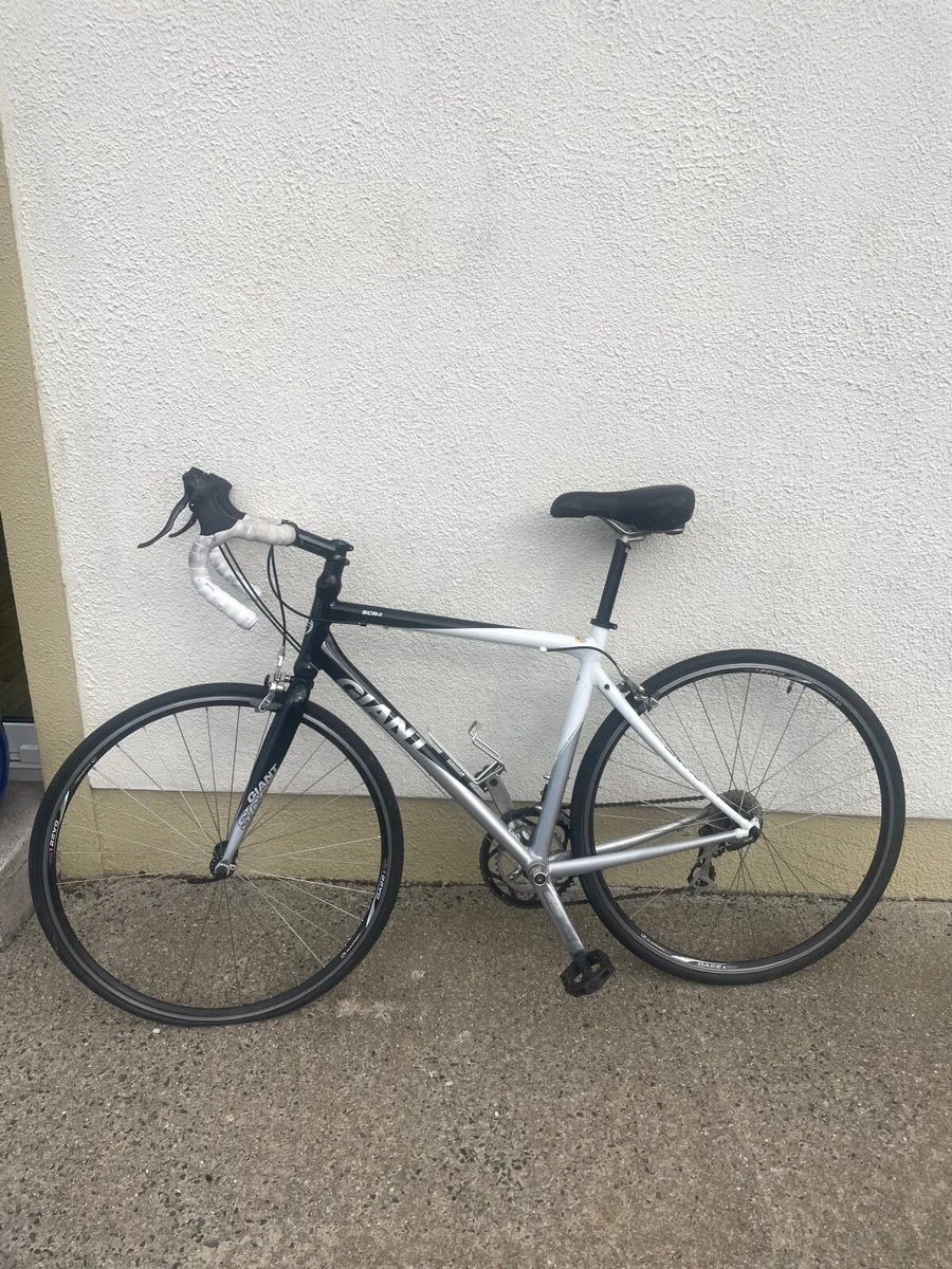 Giant SCR4 Road Bike – Good Condition - Image 2