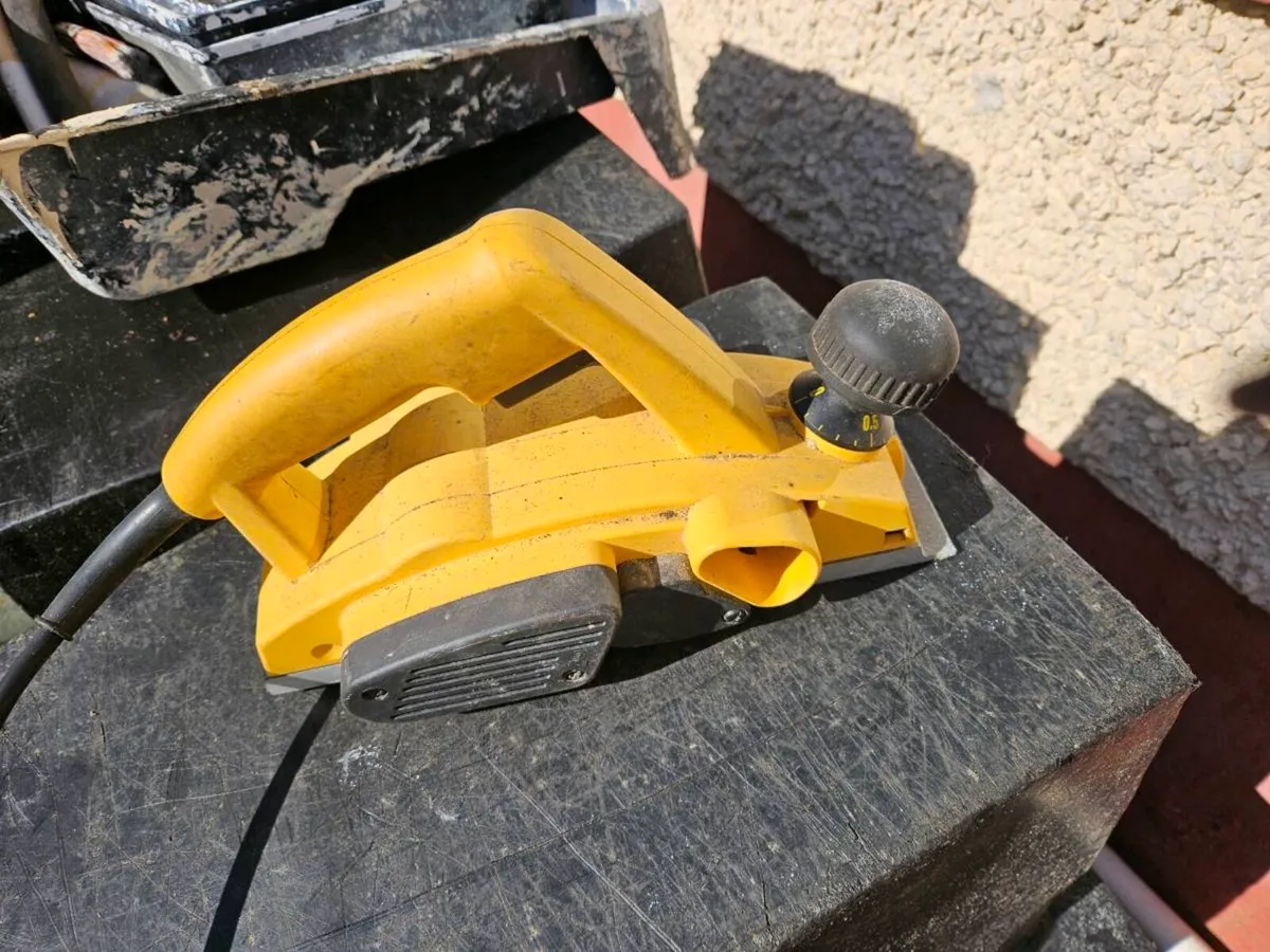 Dewalt 677L-xw 1.5 mm planer - Image 2