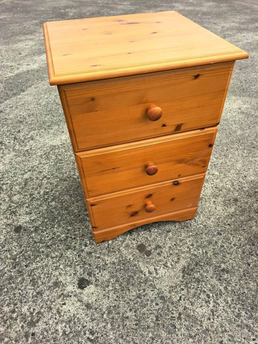 Lovely three drawer pine locker - Image 1