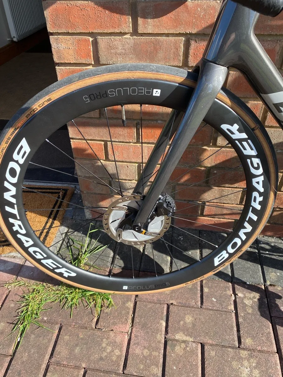BONTRAGER AEOLUS PRO 5 TLR DISC ROAD WHEELSET - Image 1