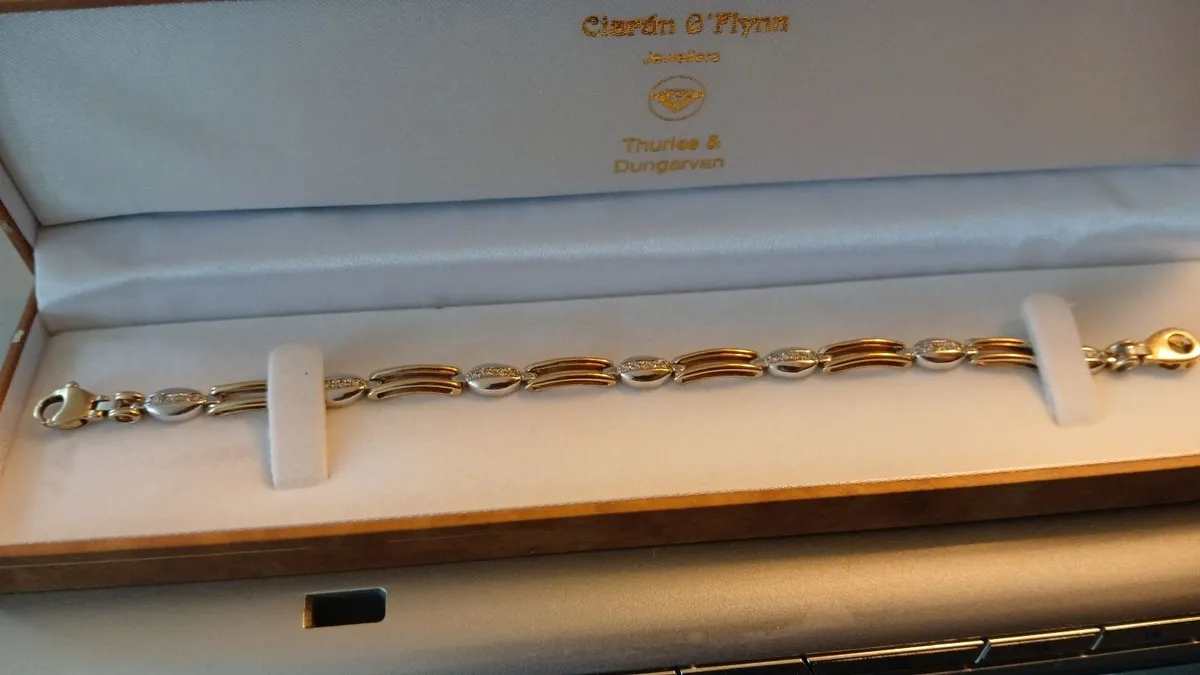 A 9ct Gold Bracelet - Image 1