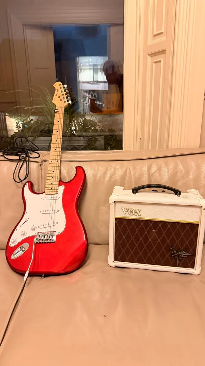 Lefthanded Stratocaster guitar & Vox Brian May amp - Image 1