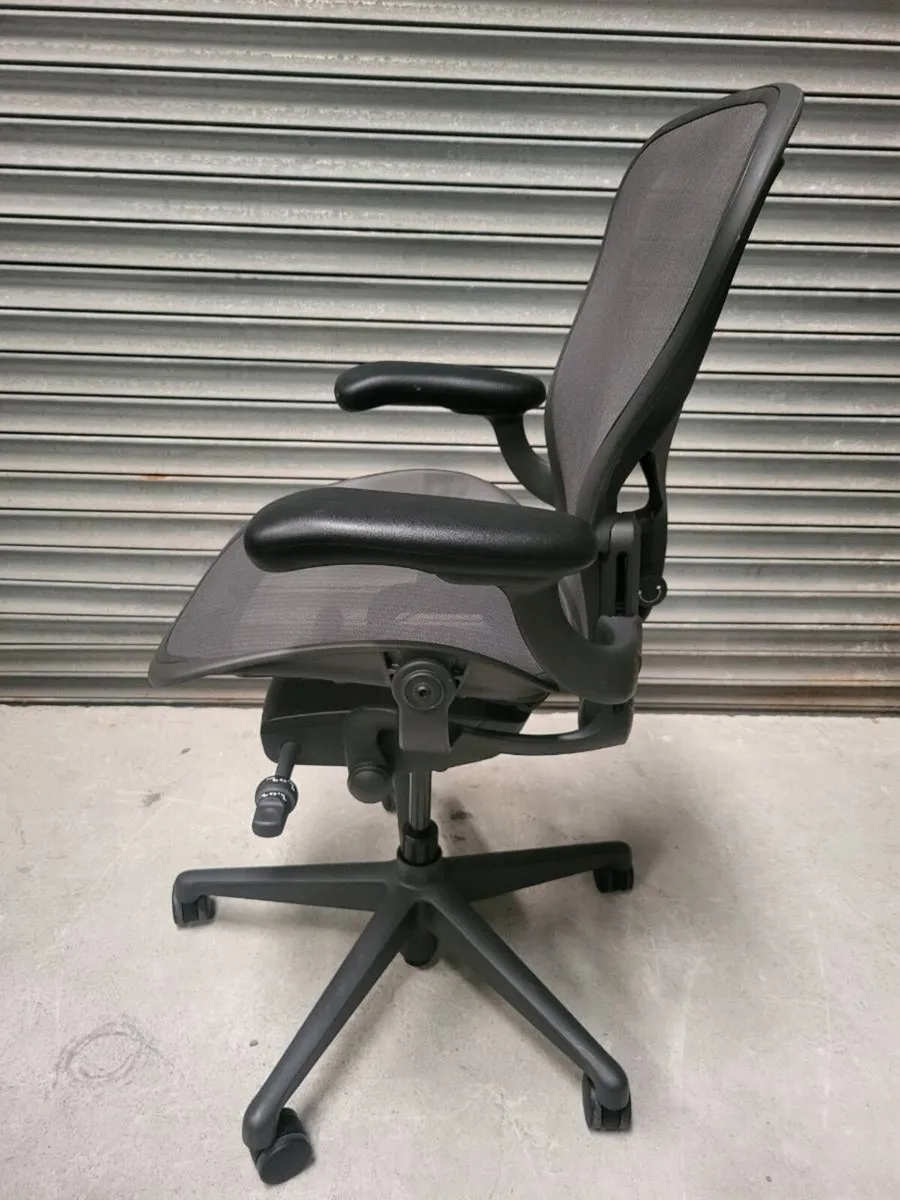 Herman Miller Remastered. 2024. Mint Condition - Image 4