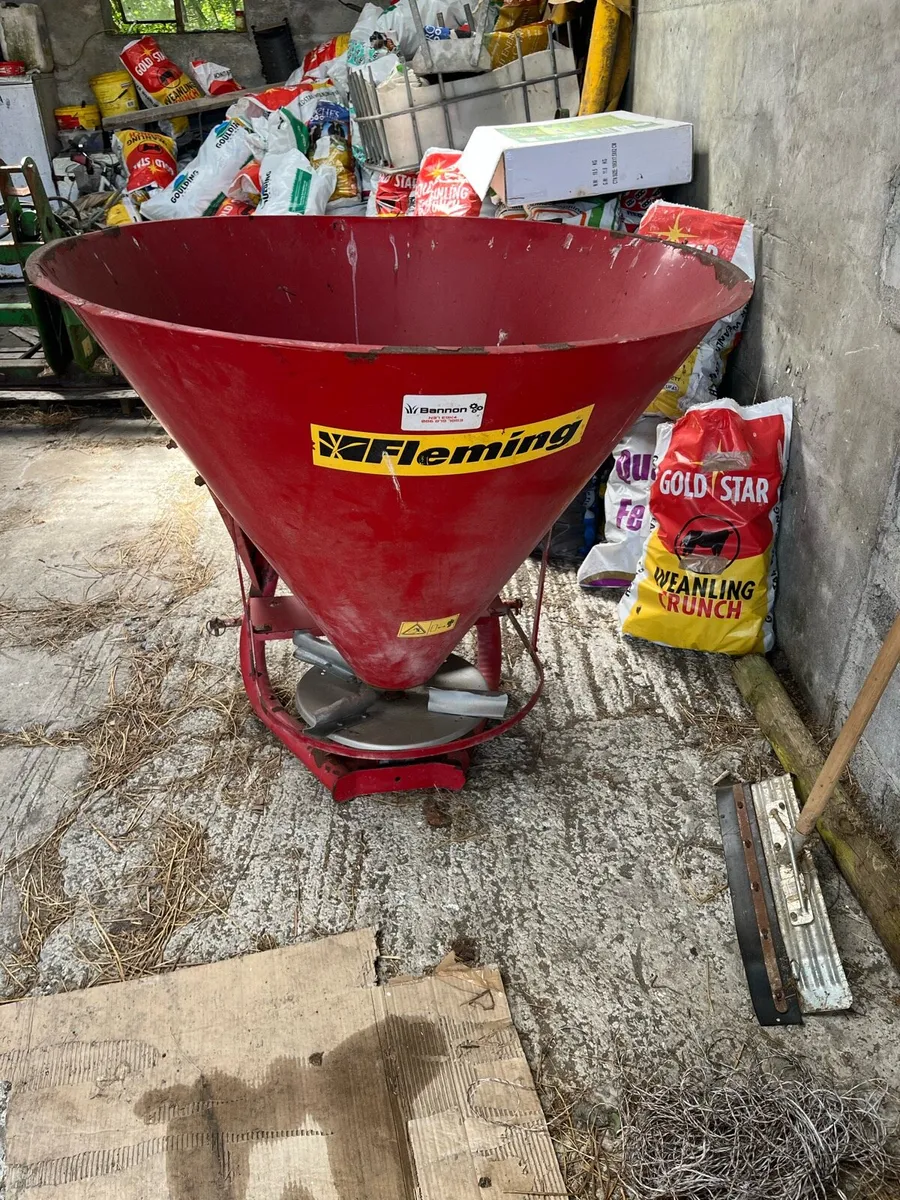 Fleming fertiliser spreader - Image 2