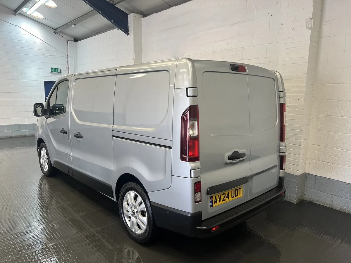 2024 Renault Trafic Panel Van - Image 4