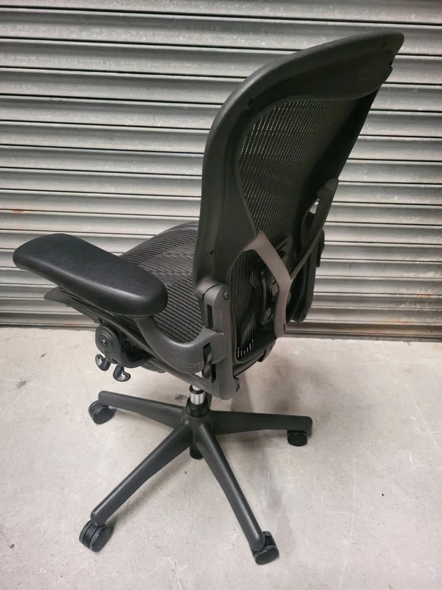 Herman Miller Aeron Posture Fit. Fully Loaded - Image 2