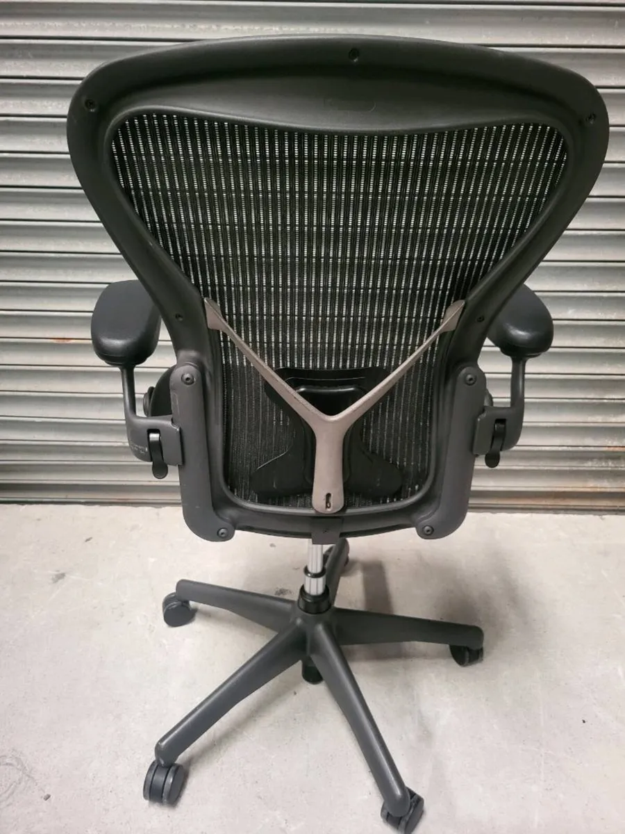 Herman Miller Aeron Posture Fit. Fully Loaded - Image 3