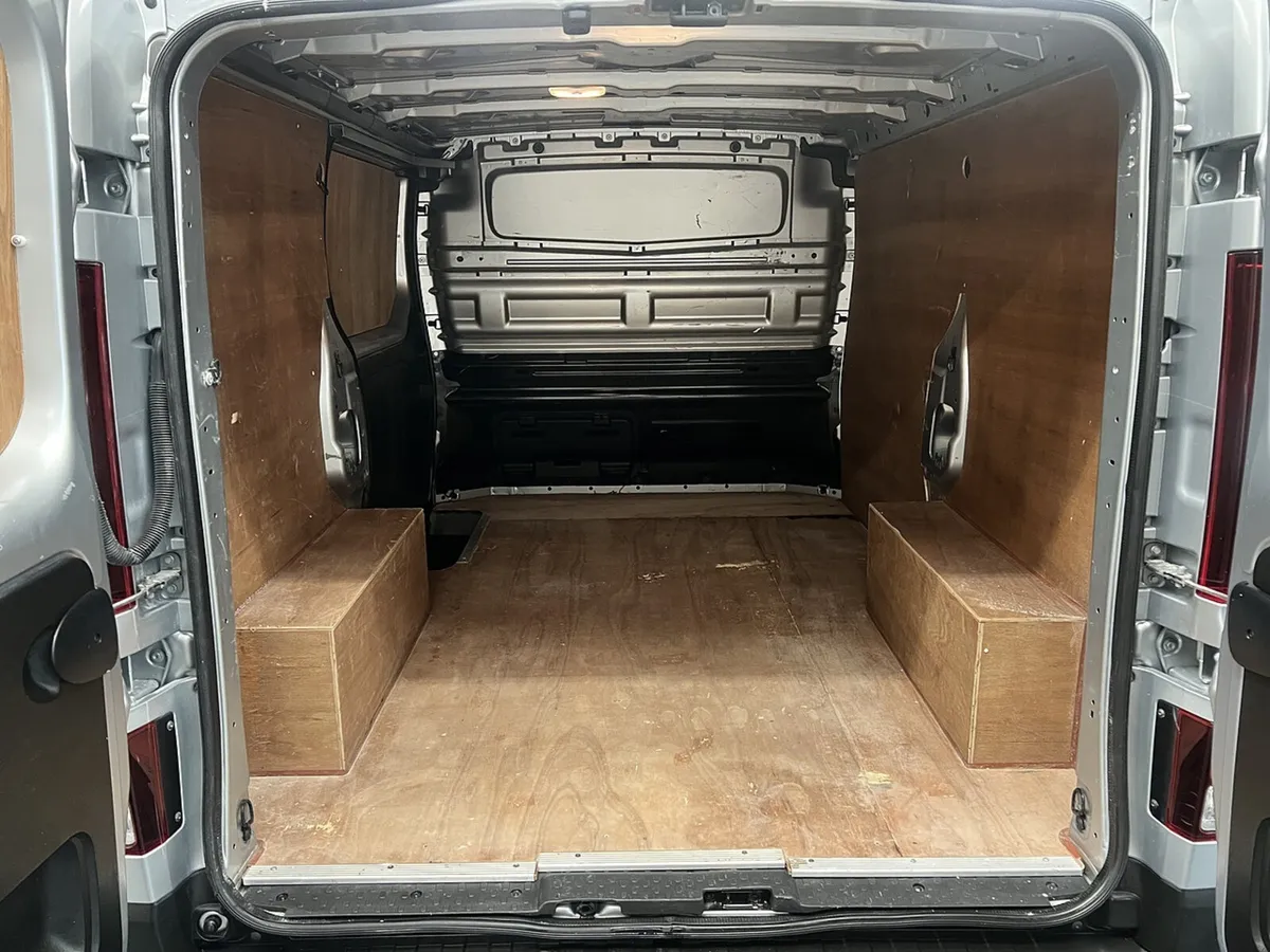 2024 Renault Trafic Panel Van - Image 2