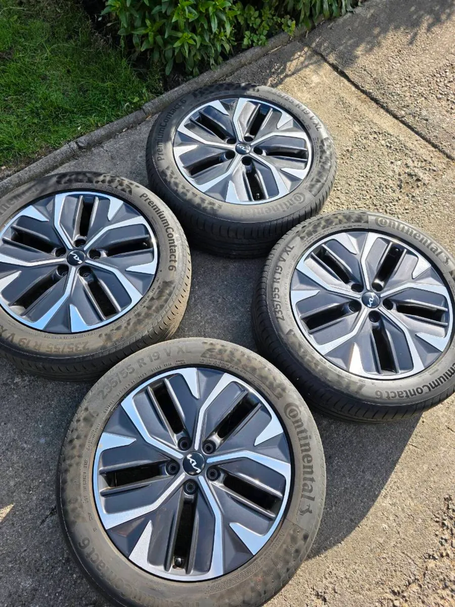 Kia EV6 19" Alloys & Continental Tires - Image 1