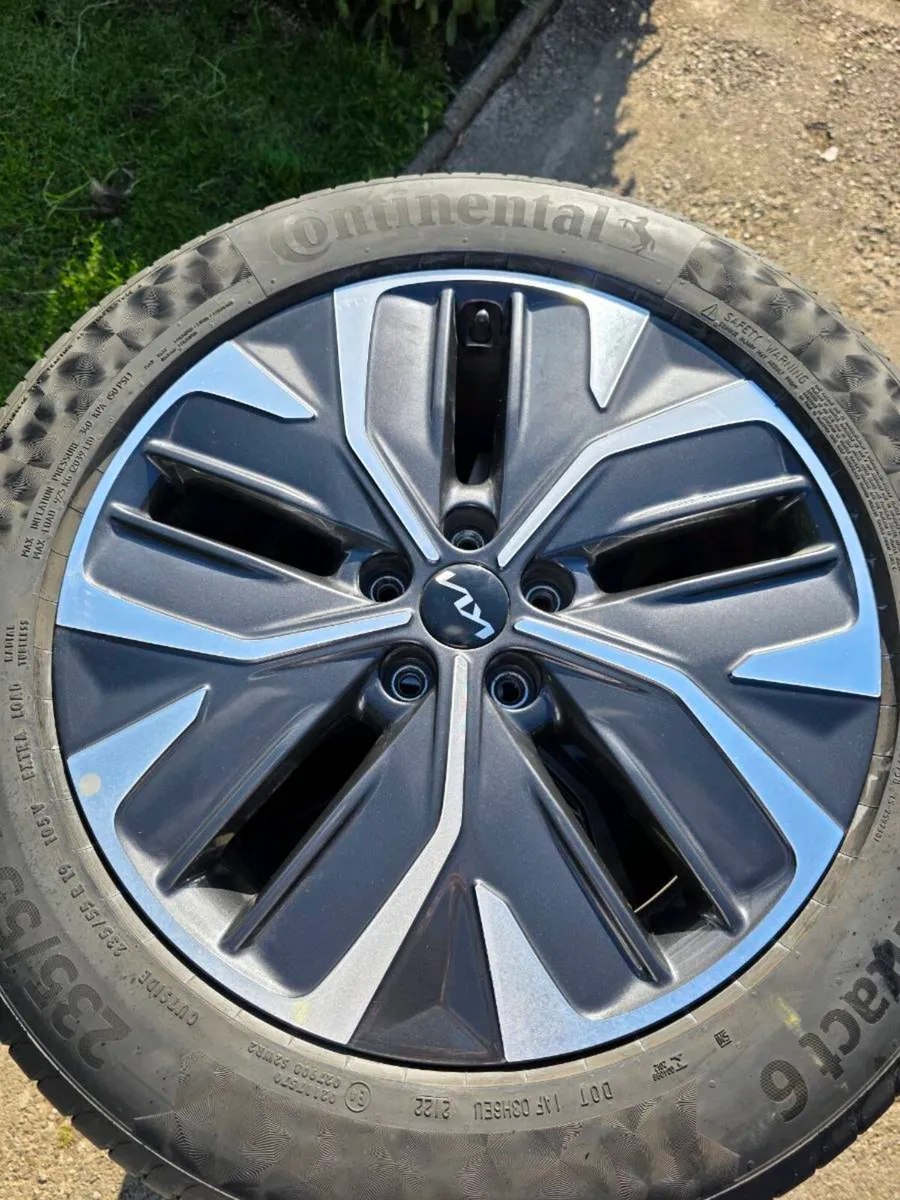 Kia EV6 19" Alloys & Continental Tires - Image 2