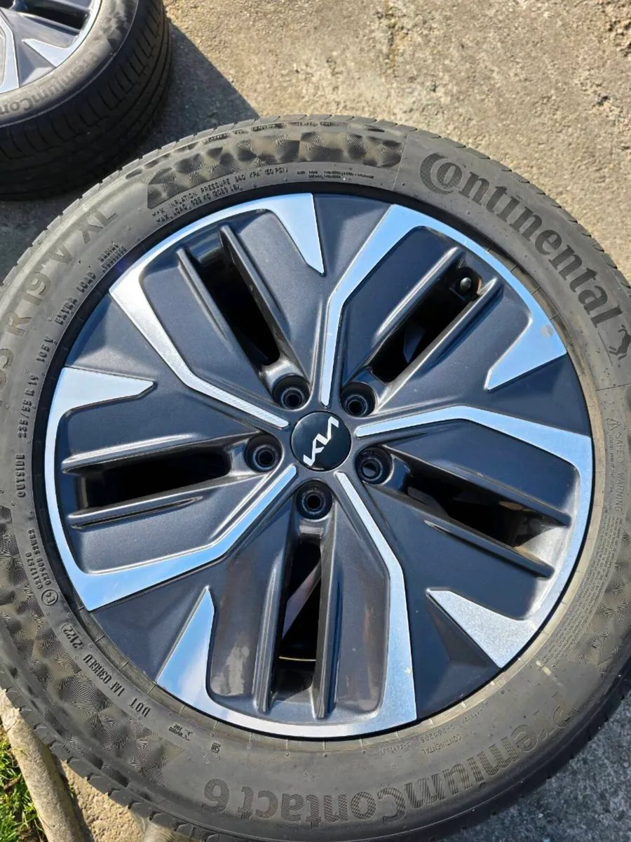 Kia EV6 19" Alloys & Continental Tires - Image 3