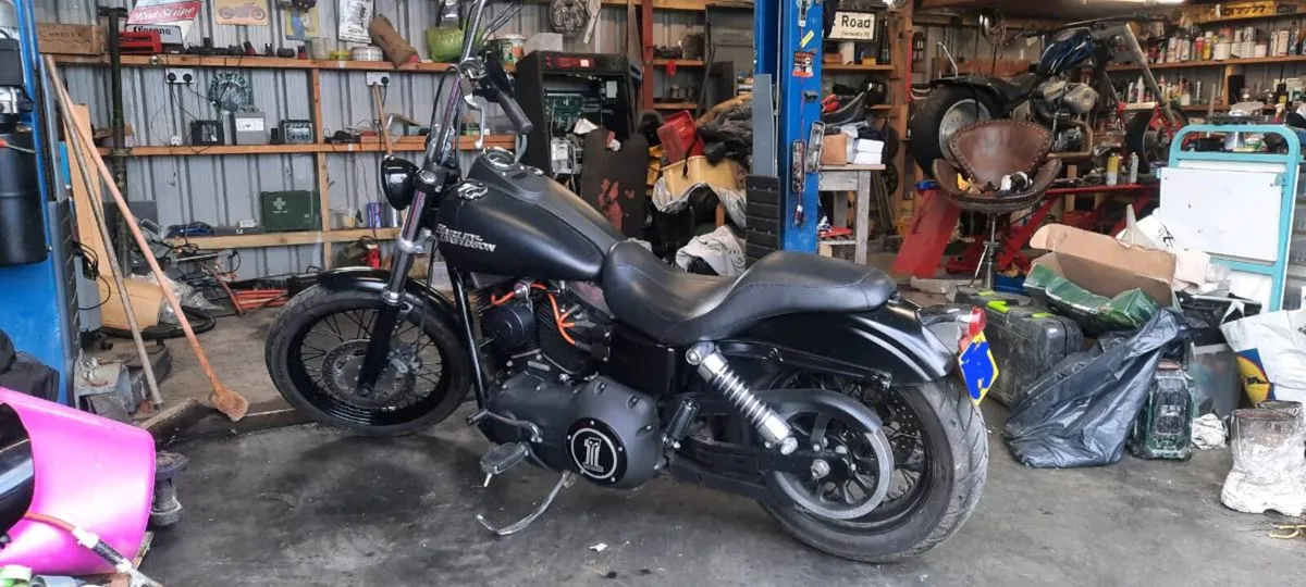 Harley Davidson Street bob black edition - Image 2