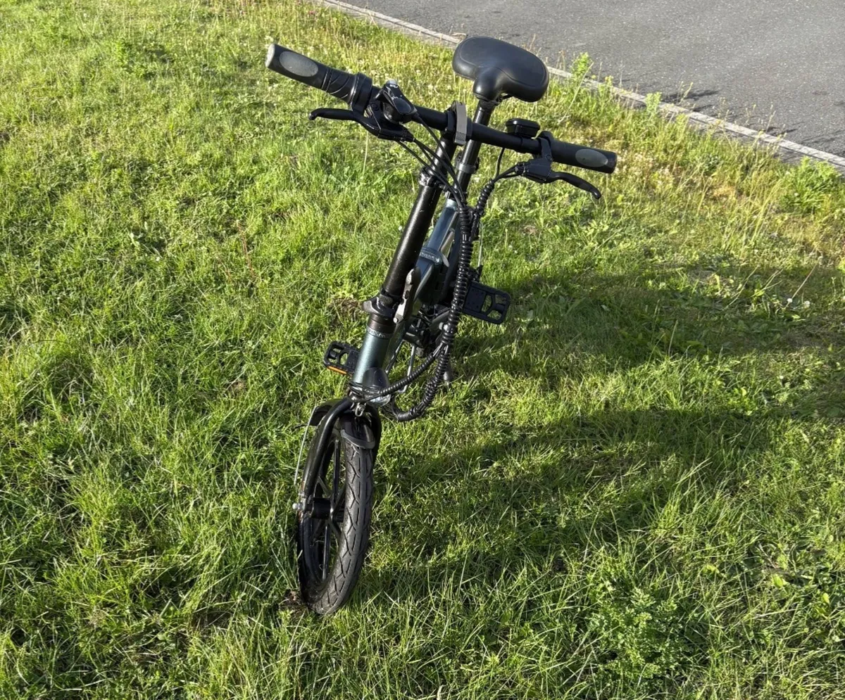 Fiido D2s foldable electric bike - Image 4