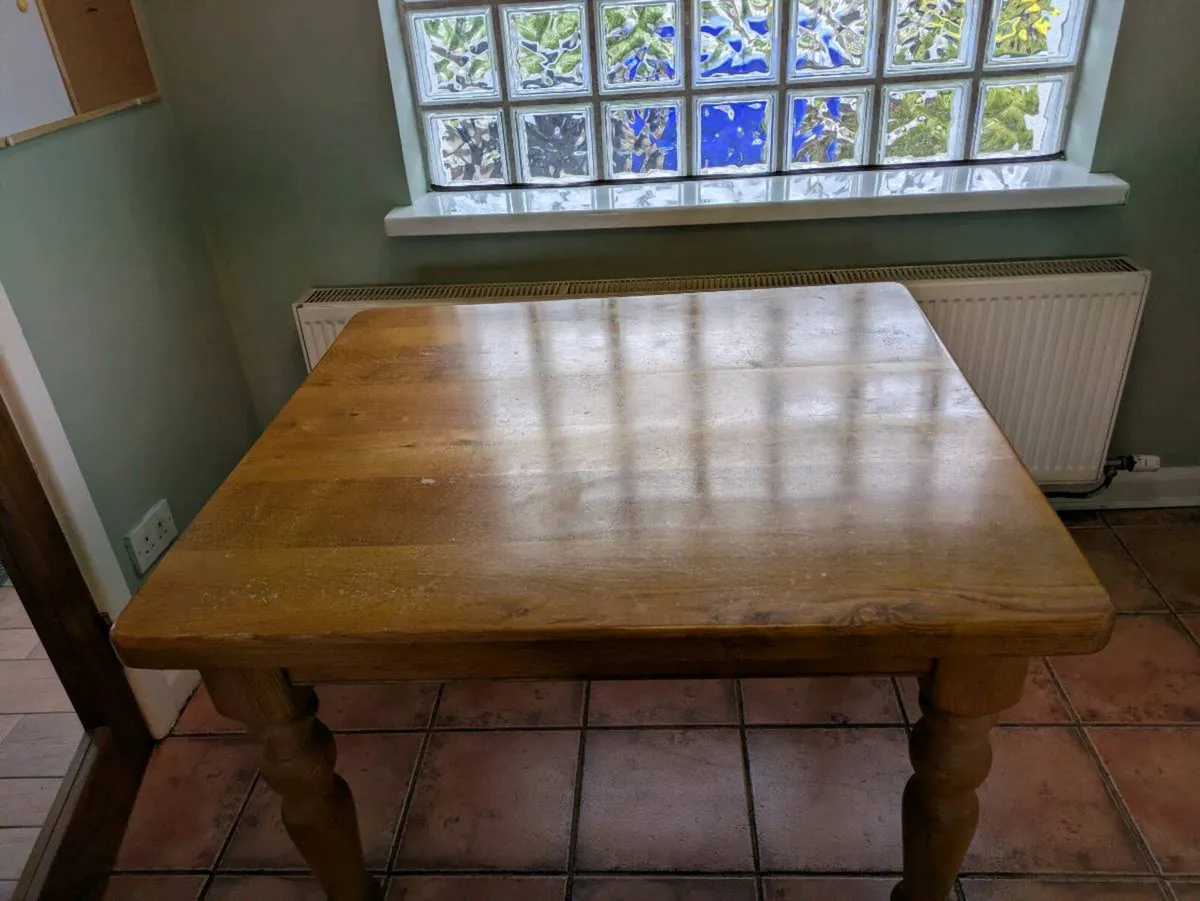 Kitchen table and 4 chairs - Image 3