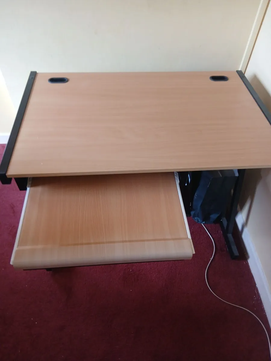 Computer table /Study desk - Image 1