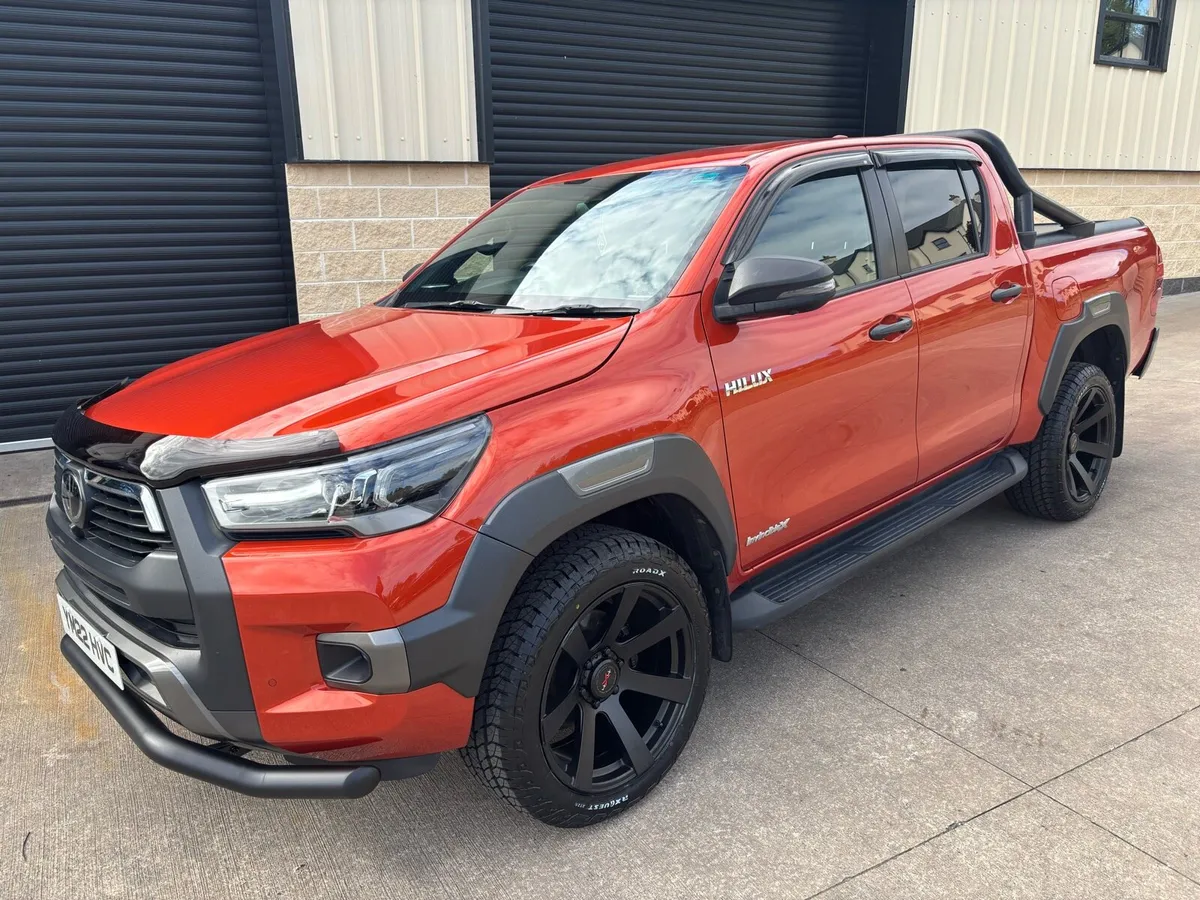 222 2022 TOYOTA HILUX 2.8 D4D INVINCIBLE X AUTO - Image 2