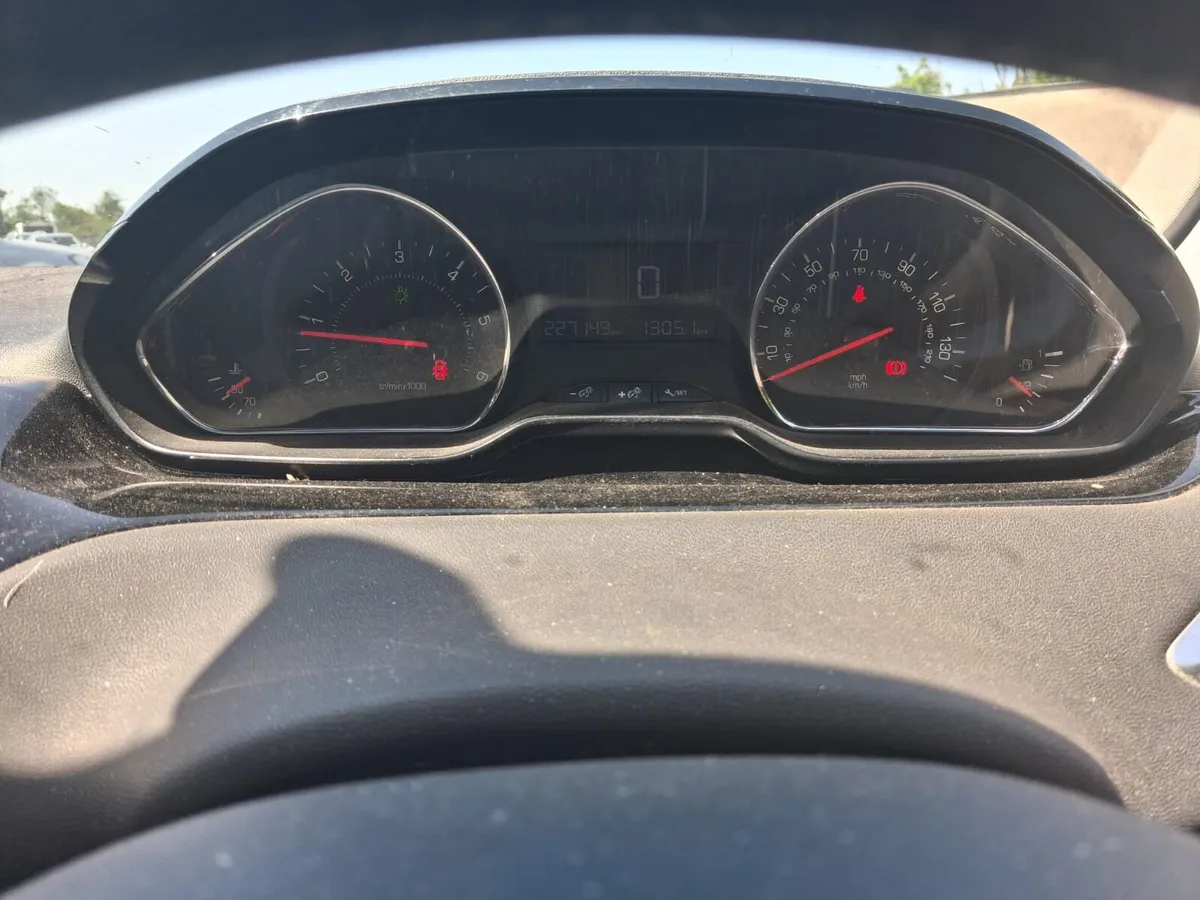 2014 Peugeot 207 Needs Clutch pan roof - Image 4