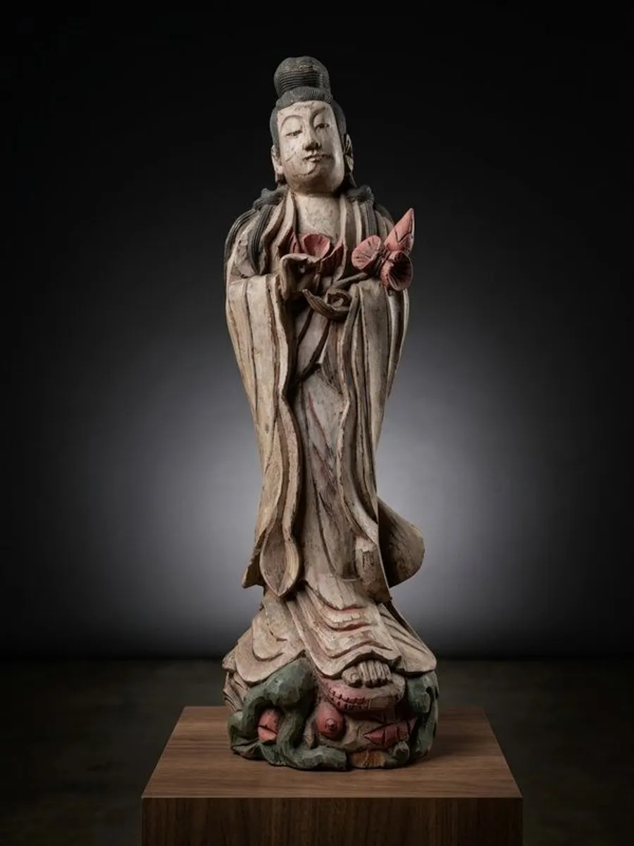 A Large Hand Carved Kwan Yin Statue - Image 1