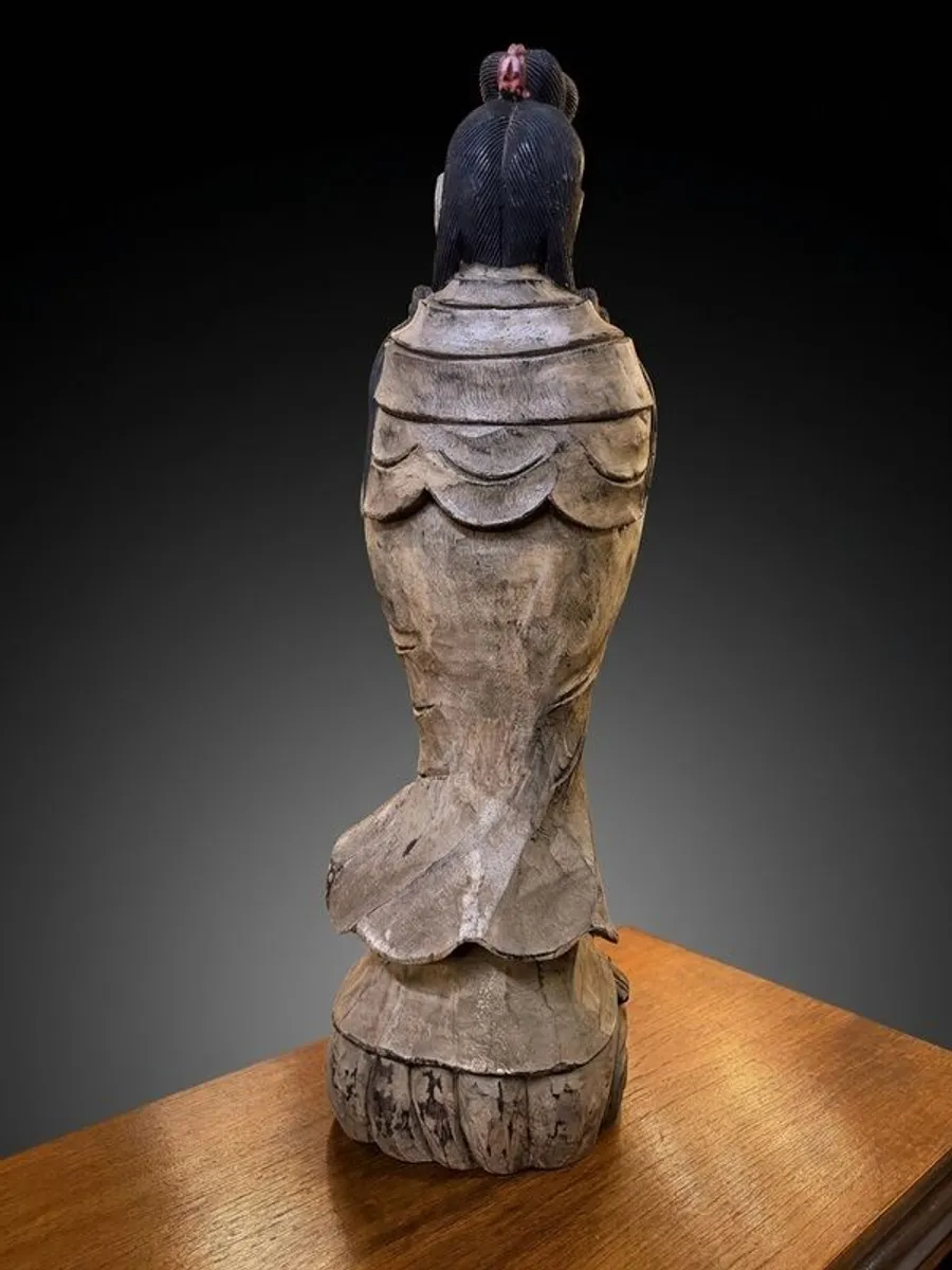 A Large Hand Carved Kwan Yin Statue - Image 2