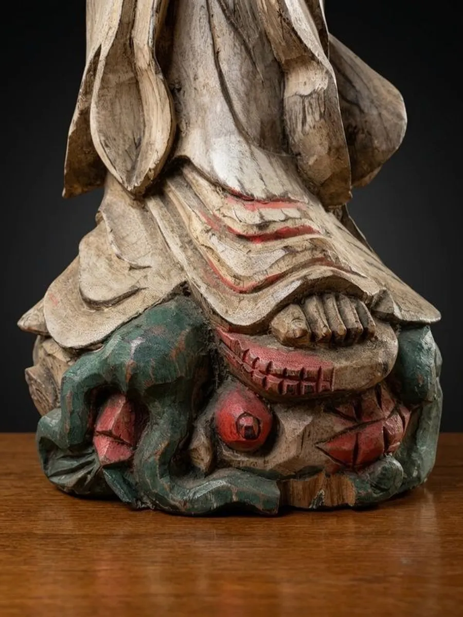 A Large Hand Carved Kwan Yin Statue - Image 4